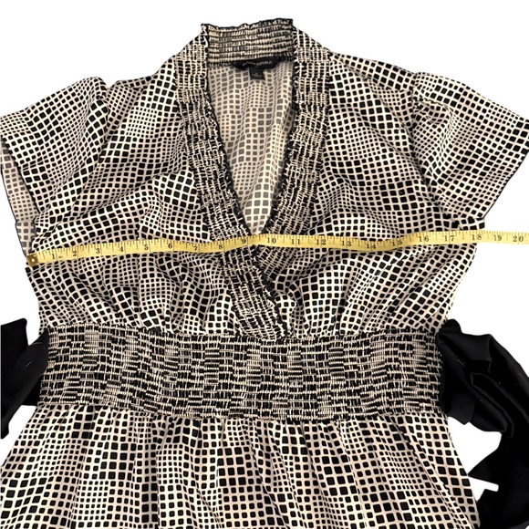 Banana Republic midi dress, smocked waist and collar, geometric pattern, size 8 - Picture 4 of 10